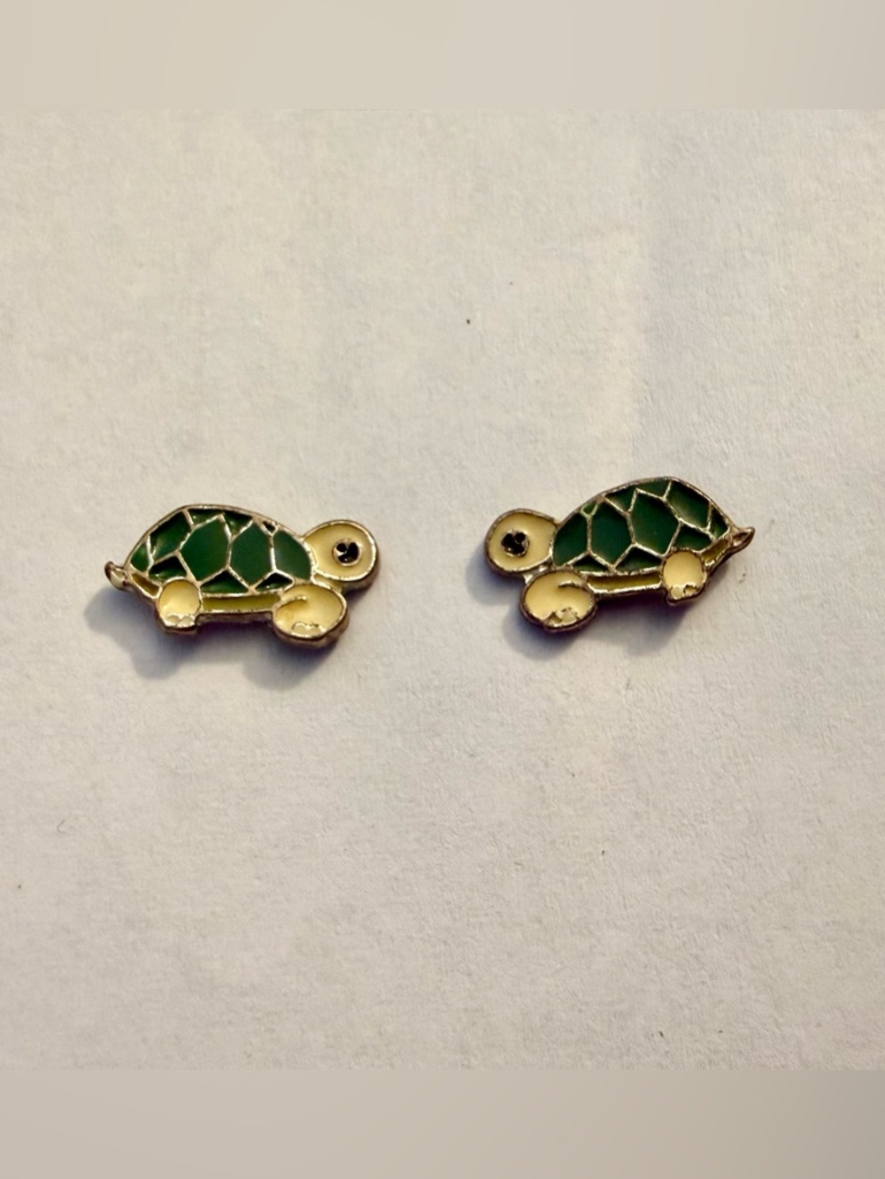 Cute Vintage Y2K Turtle Enamel Stud Earrings Green & Gold